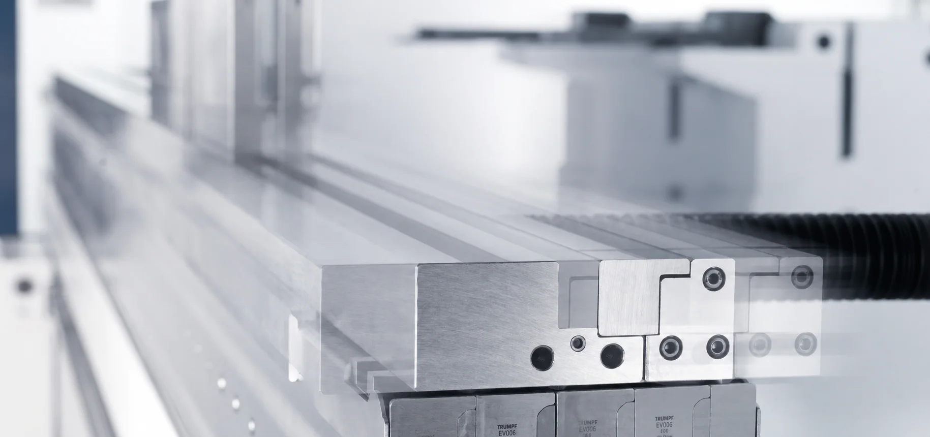 Press brake lower die shifting mechanism