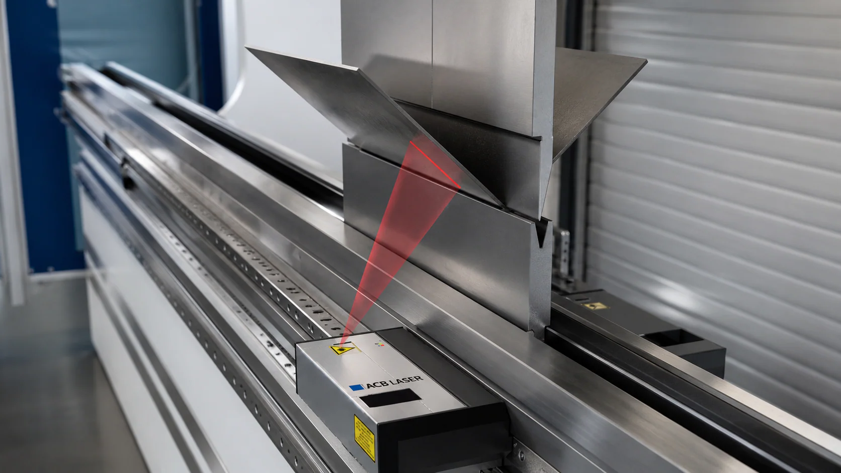 Laser angle measurement at the press brake tooling